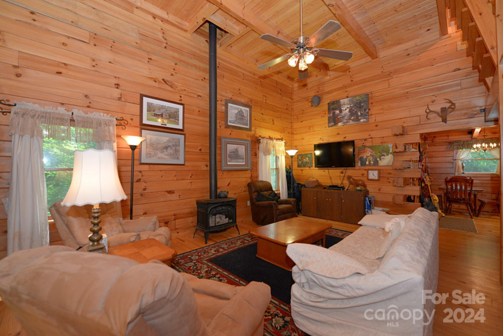 107 Cabin Rg Sylva, NC 28723