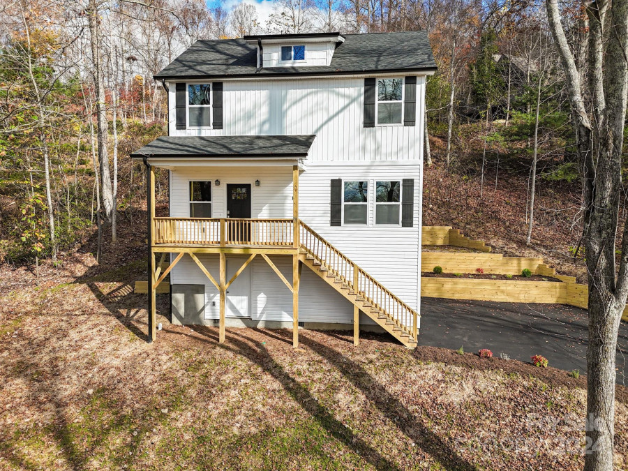 50 Coopers Dr Hendersonville, NC 28739