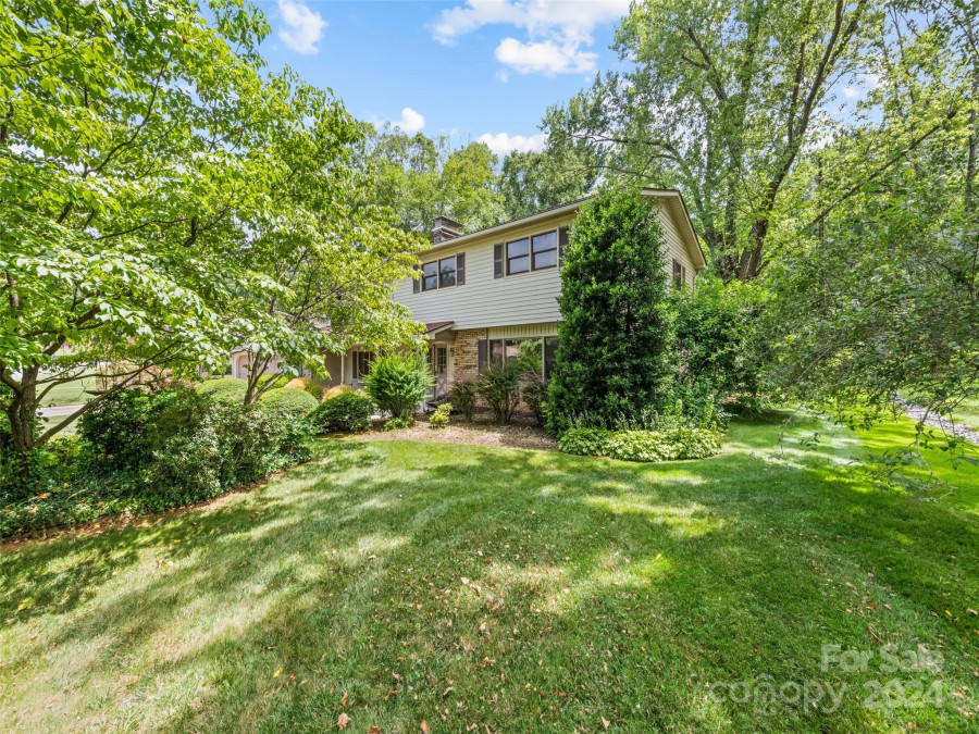 47 Meadowood Ln Waynesville, NC 28786