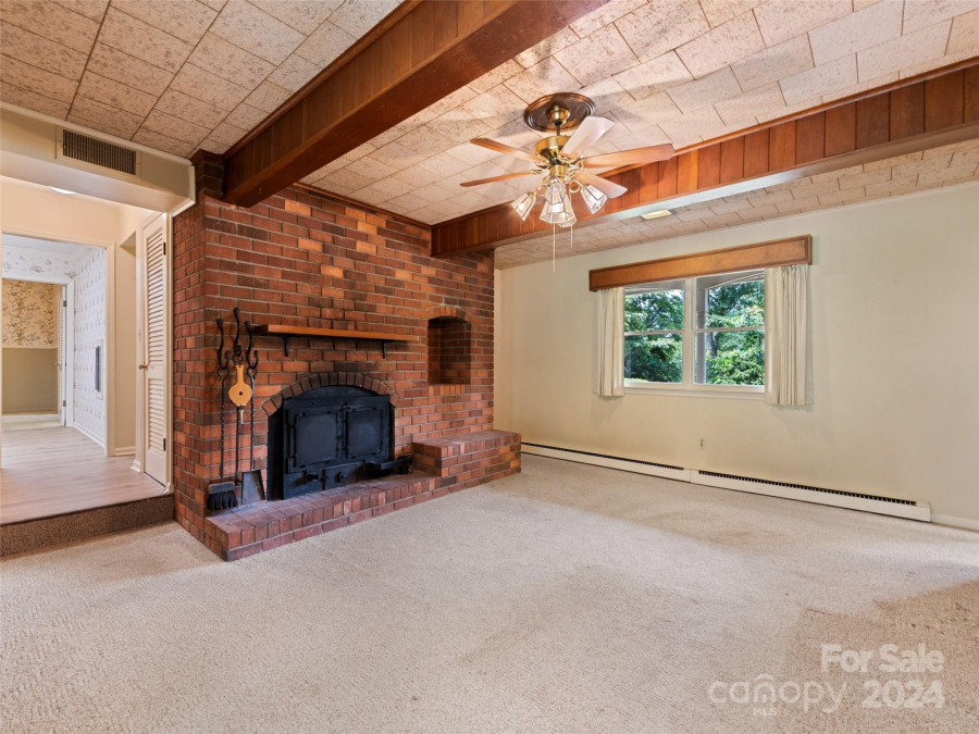 47 Meadowood Ln Waynesville, NC 28786