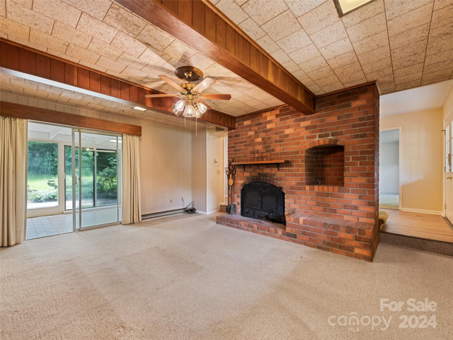 47 Meadowood Ln Waynesville, NC 28786