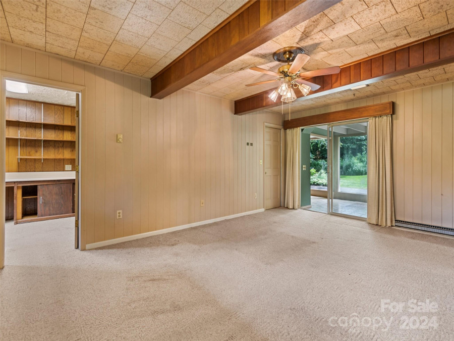 47 Meadowood Ln Waynesville, NC 28786