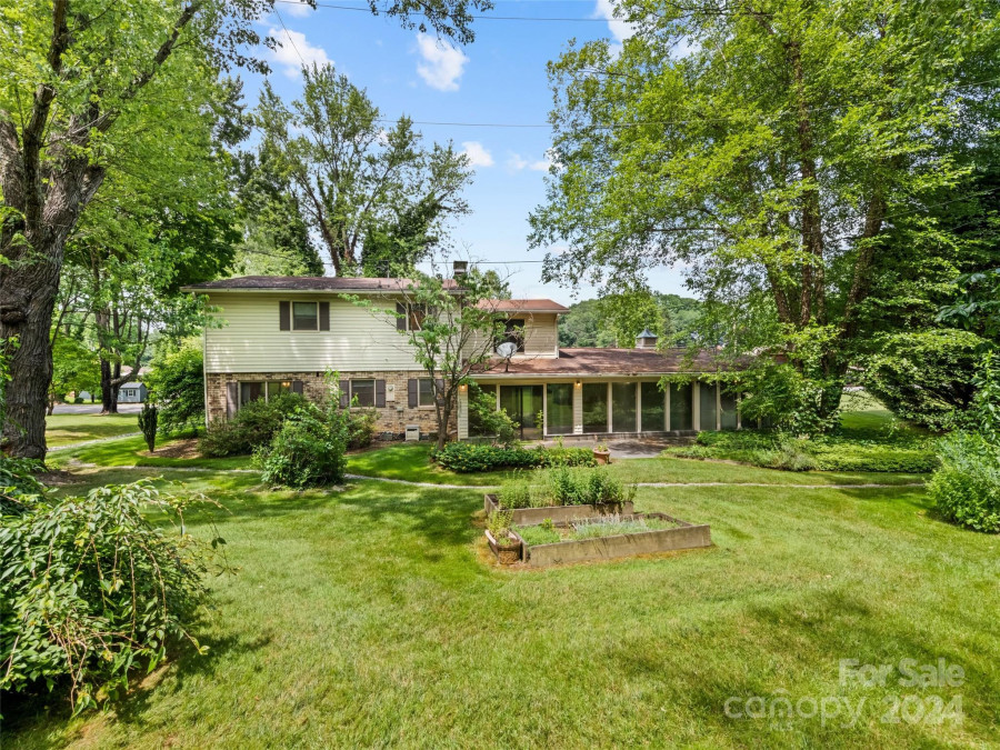 47 Meadowood Ln Waynesville, NC 28786