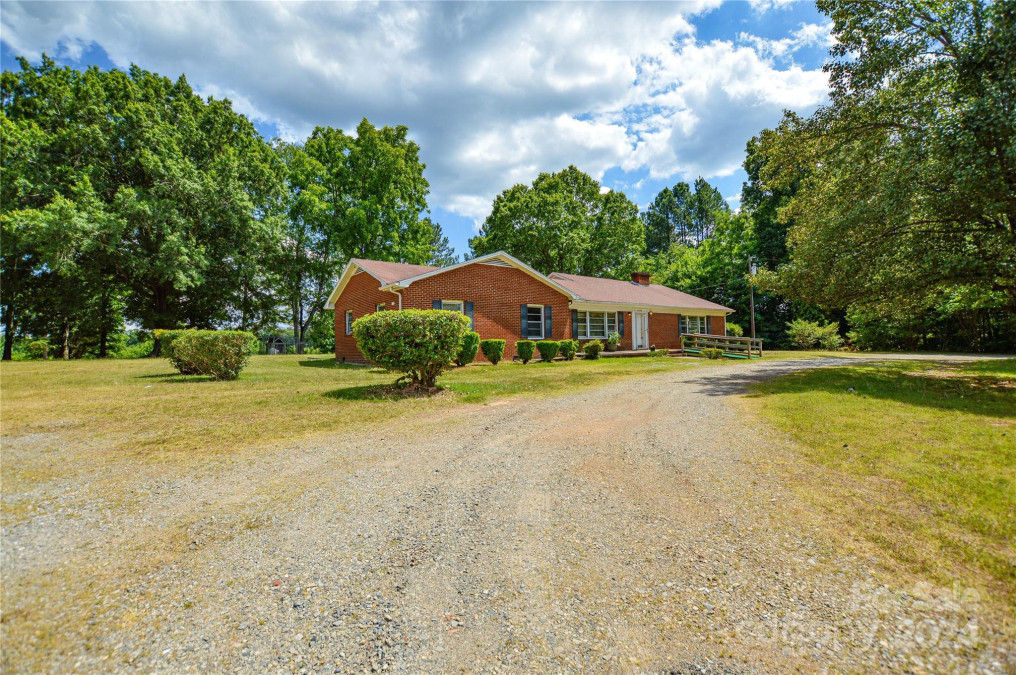 6490 Nc Hwy 135 Hw Stoneville, NC 27048