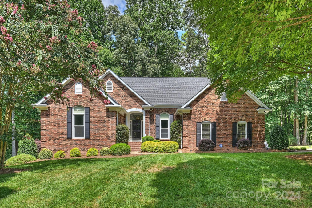 333 Summermore Dr Charlotte, NC 28270