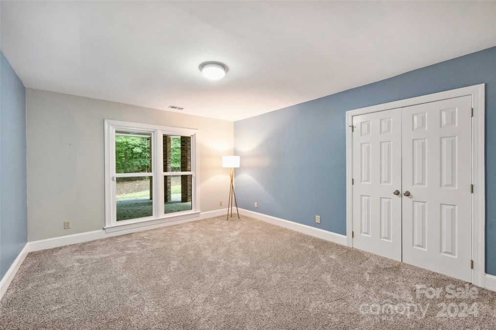 333 Summermore Dr Charlotte, NC 28270