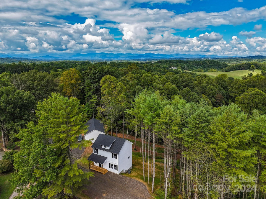 5 Greenridge Rd Weaverville, NC 28787