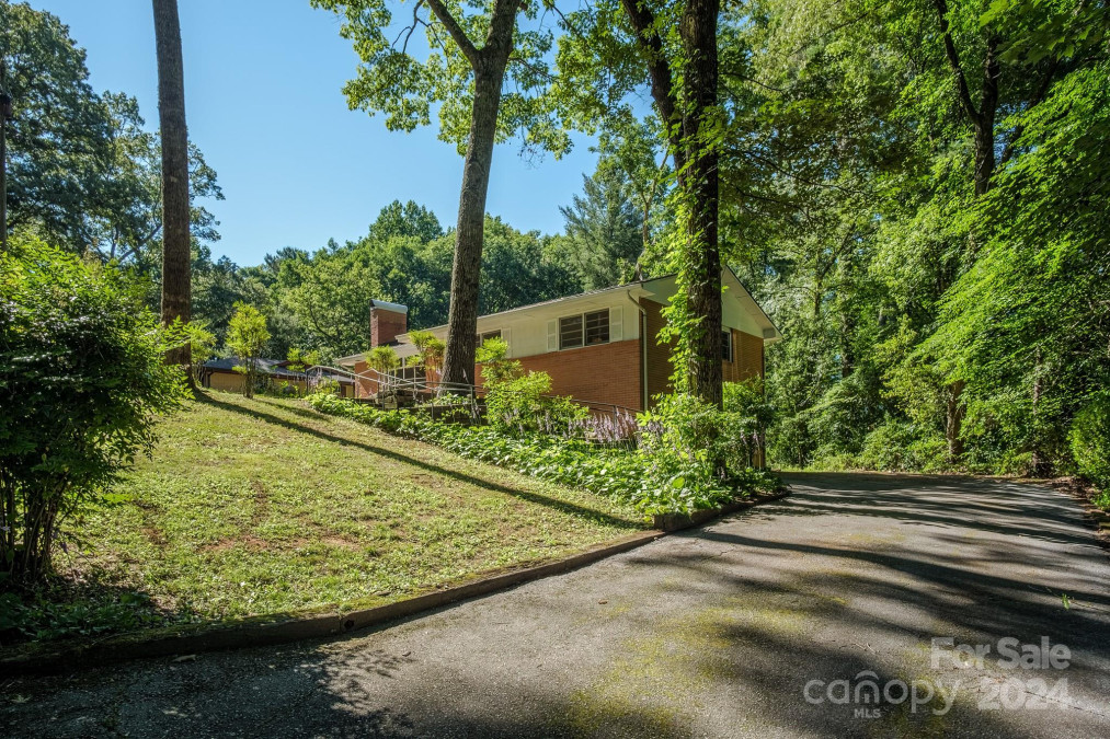 366 Oak Park Dr Brevard, NC 28712