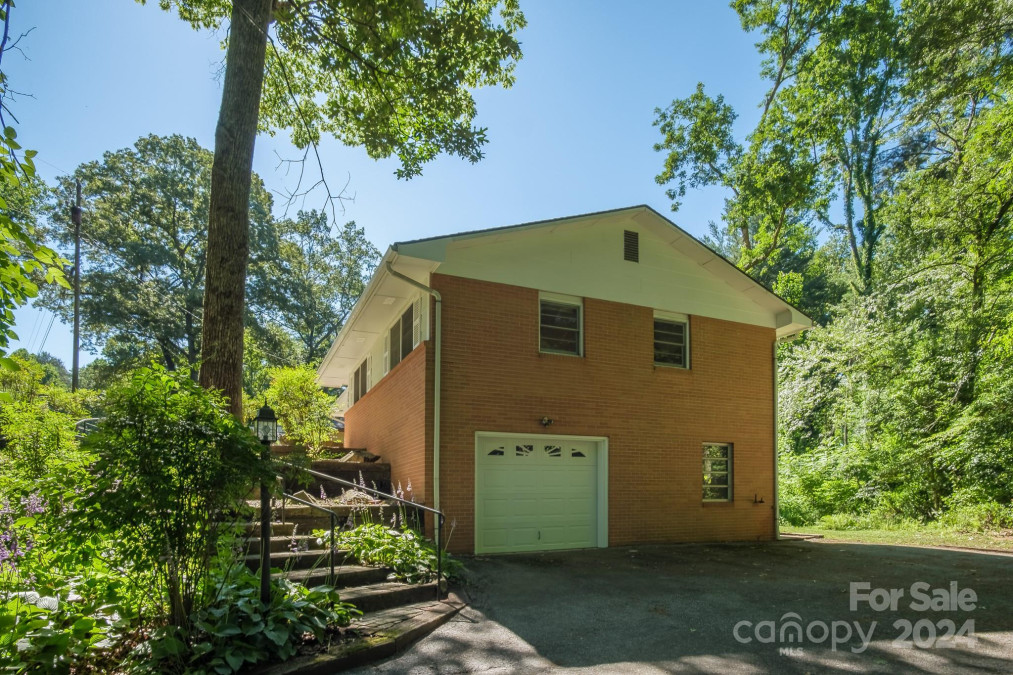 366 Oak Park Dr Brevard, NC 28712