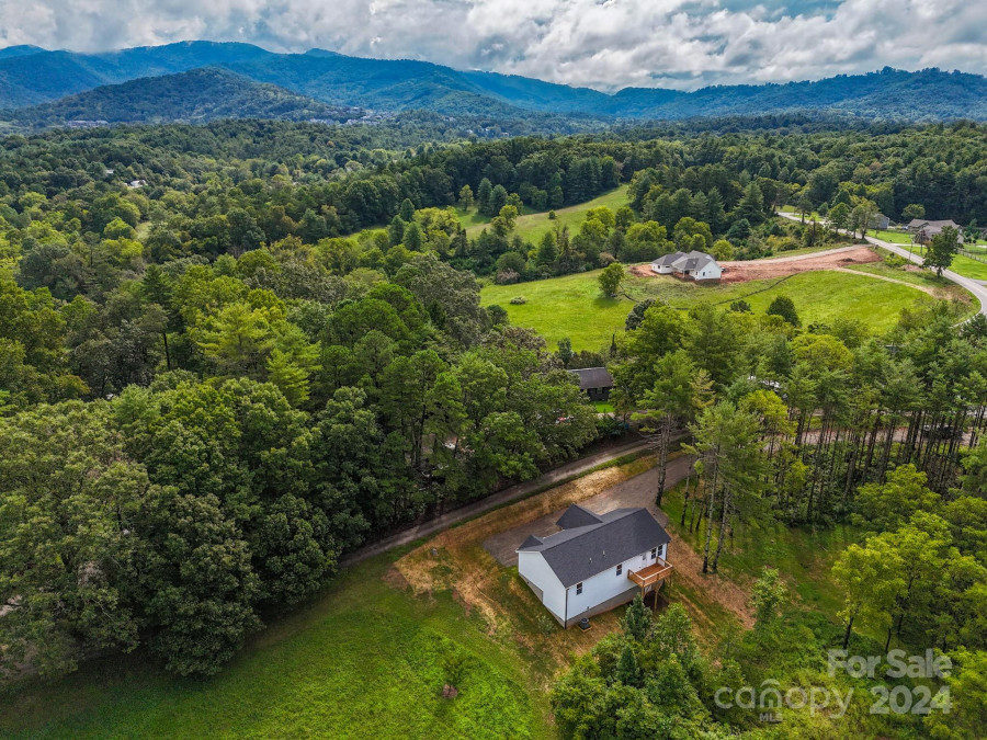 7 Greenridge Rd Weaverville, NC 28787