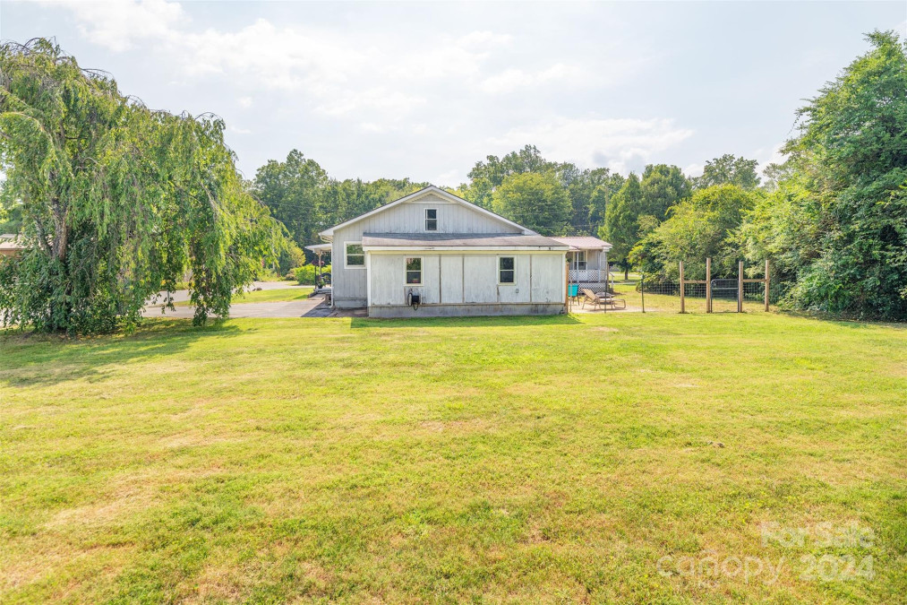 233 Rogers St Waynesville, NC 28786