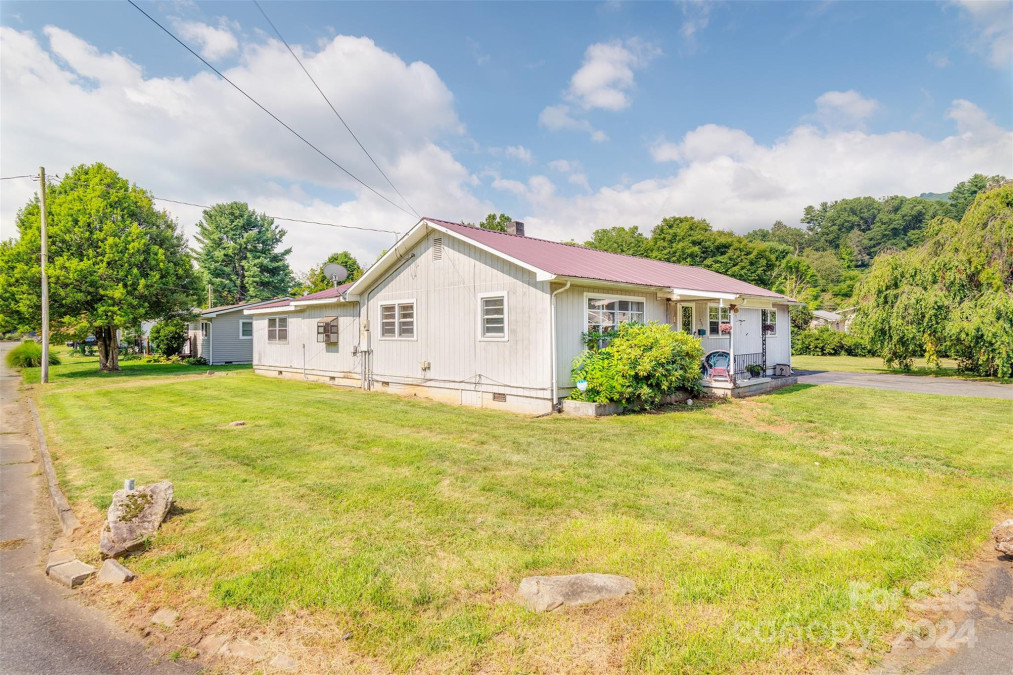 233 Rogers St Waynesville, NC 28786