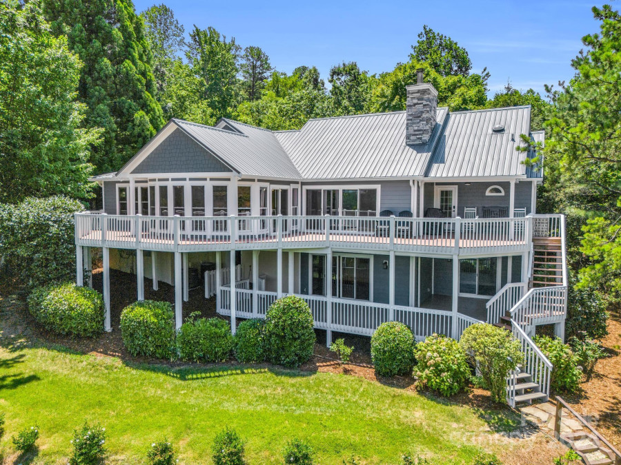 197 Hawthorne Dr Lake Lure, NC 28746