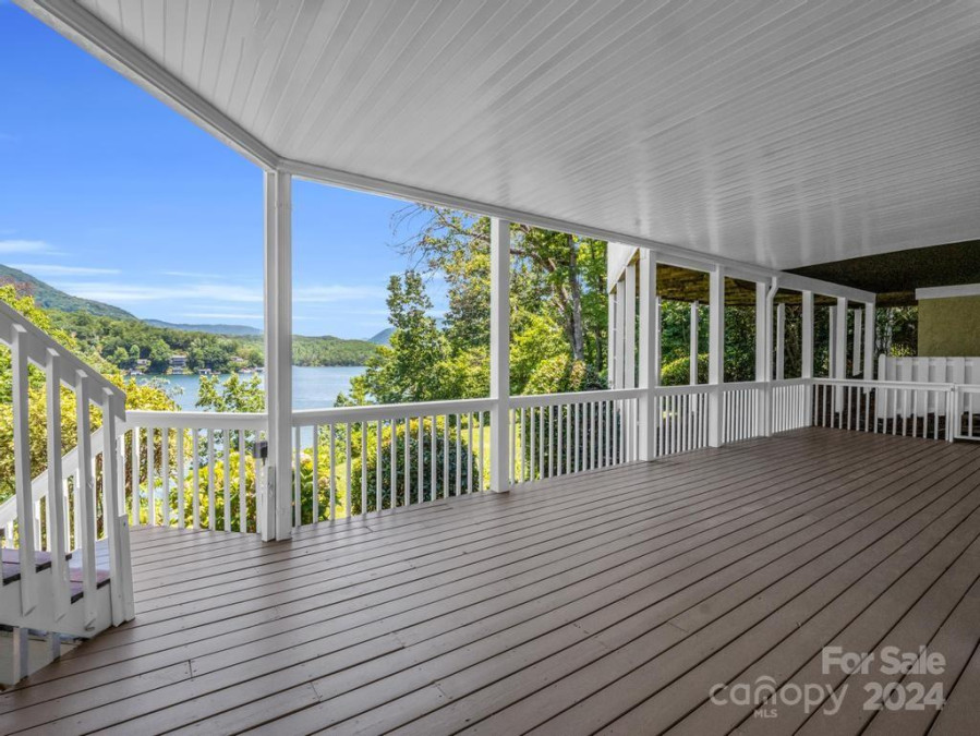 197 Hawthorne Dr Lake Lure, NC 28746