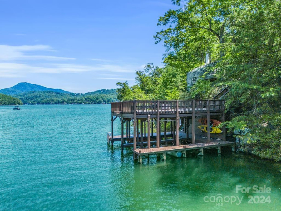 197 Hawthorne Dr Lake Lure, NC 28746