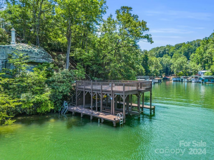 197 Hawthorne Dr Lake Lure, NC 28746