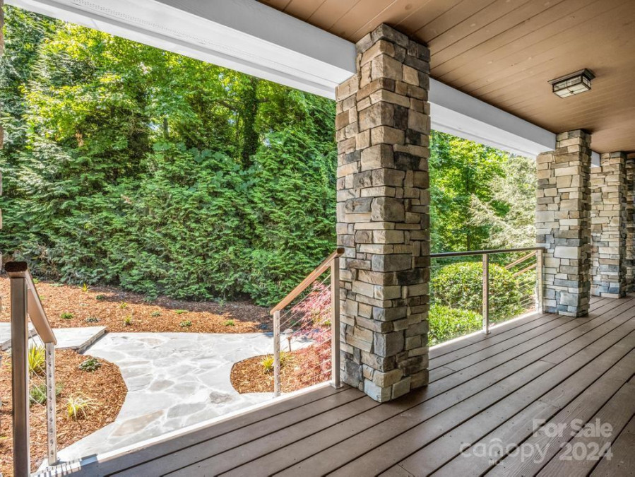 197 Hawthorne Dr Lake Lure, NC 28746