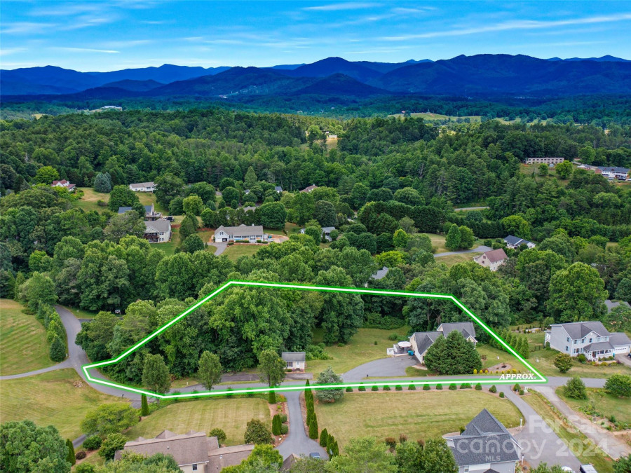 66 Azalea Dr Weaverville, NC 28787