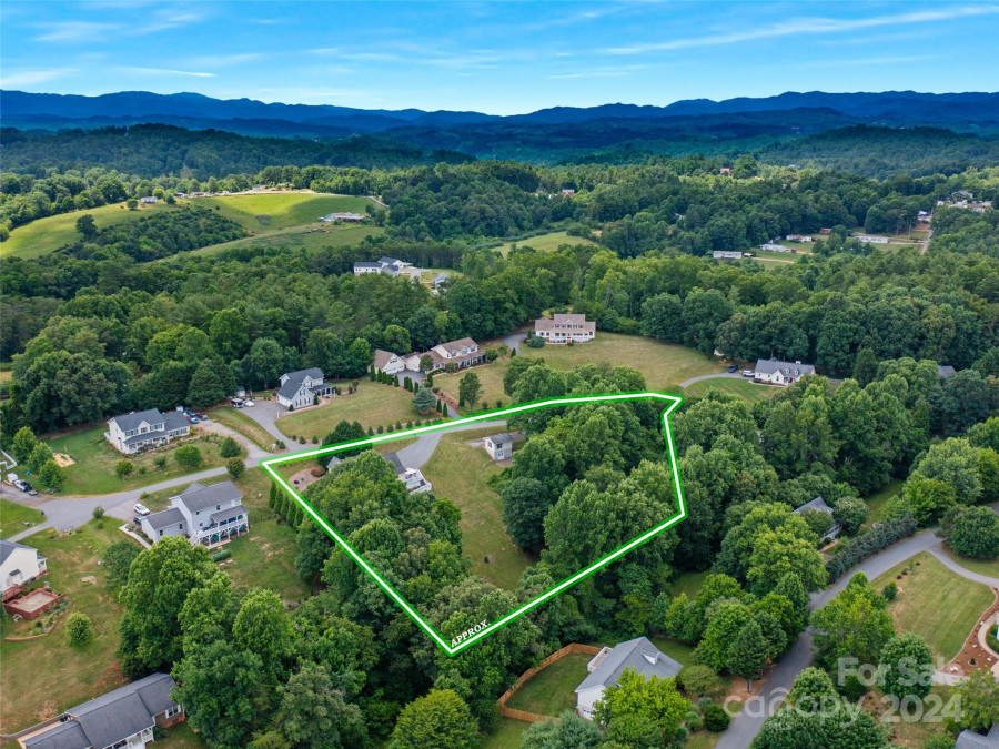 66 Azalea Dr Weaverville, NC 28787