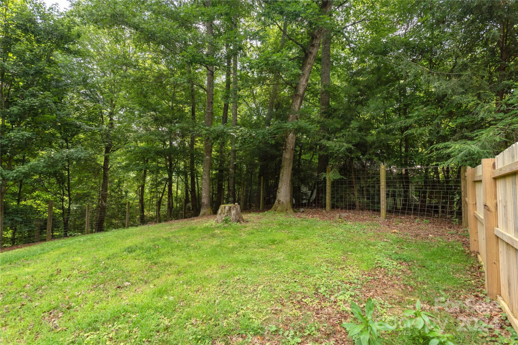 64 Scarlett Dr Pisgah Forest, NC 28768