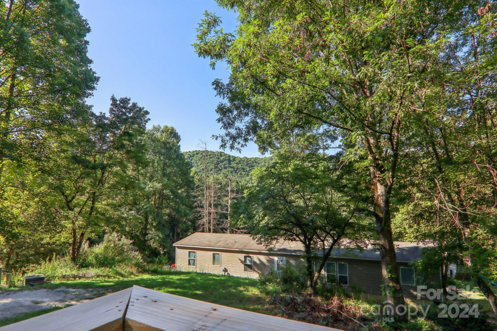 215 Dupont Estates Dr Hendersonville, NC 28739