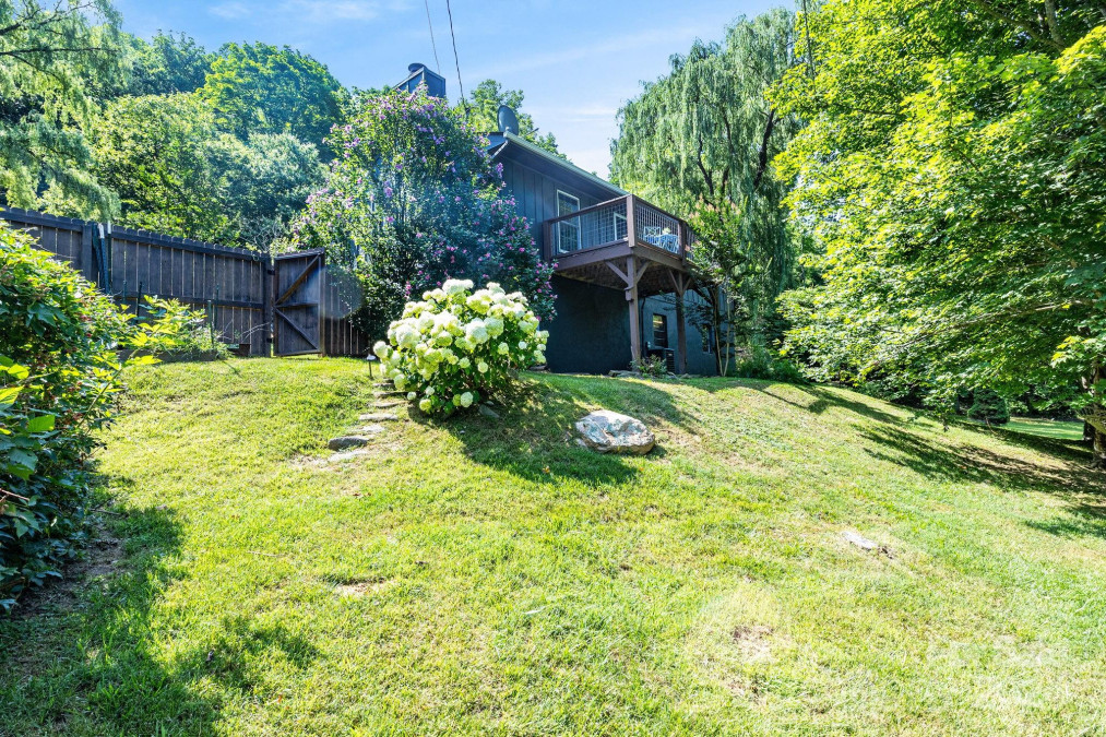 12 Mooney Ln Weaverville, NC 28787