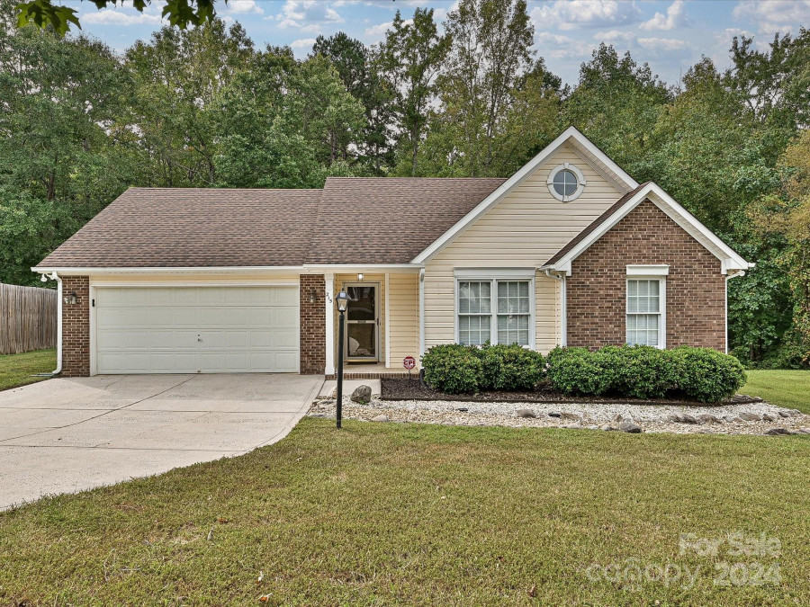 215 Long Creek Pw Charlotte, NC 28214