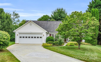 13 Sand Pebble Ct Fletcher, NC 28732