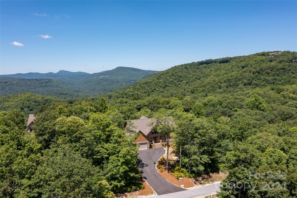 100 Tiger Paw Ln Sapphire, NC 28774