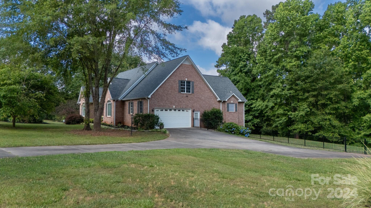 912 Silver Charm Ln York, SC 29745