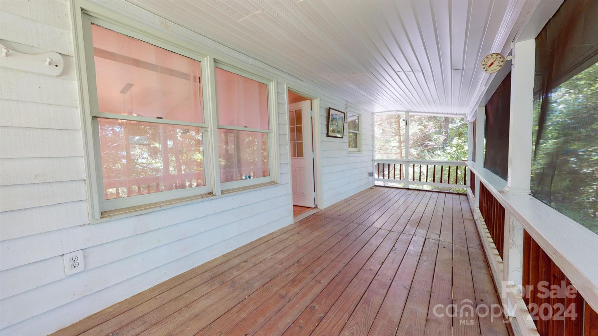 595 Forest Dr Maggie Valley, NC 28751