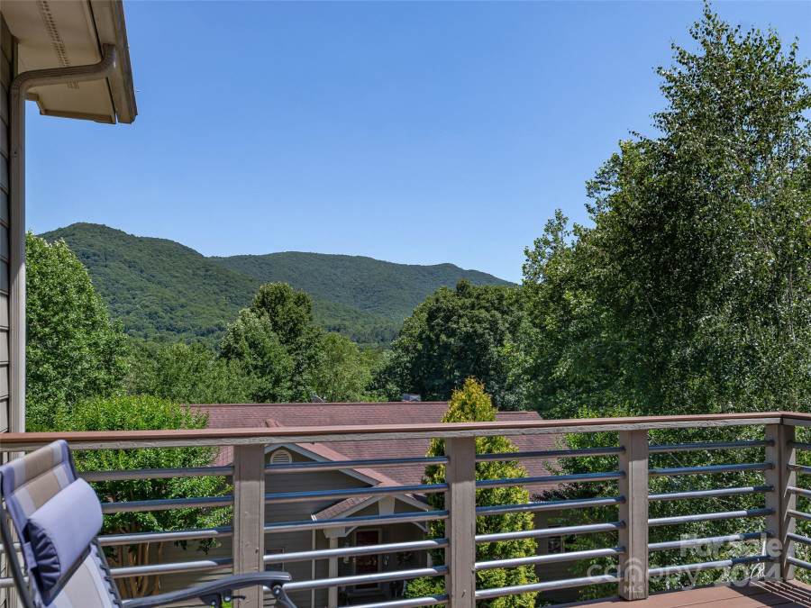 20 Spring Hollow Cir Asheville, NC 28805