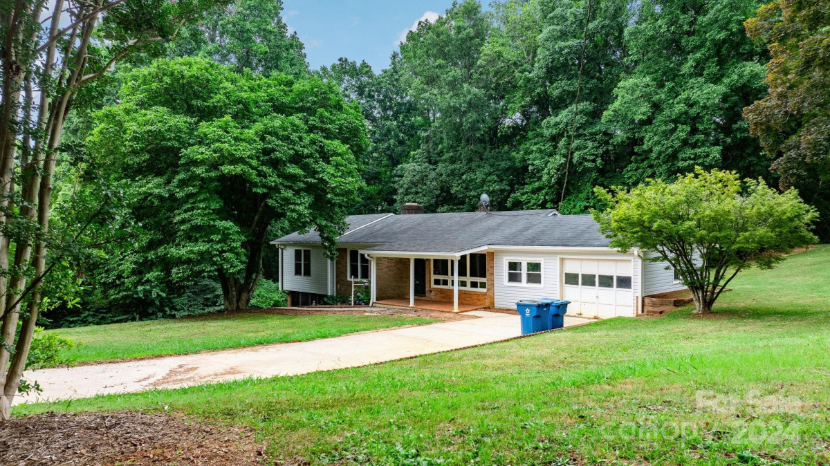 1099 Mini Dr Conover, NC 28613