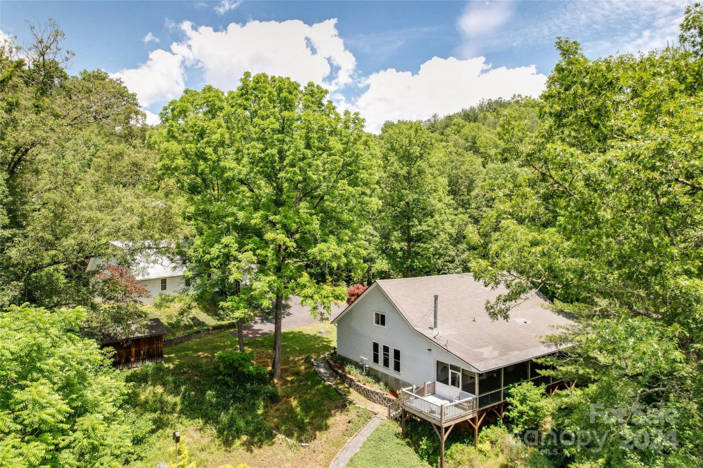 678 Middle Burningtown Rd Franklin, NC 28734