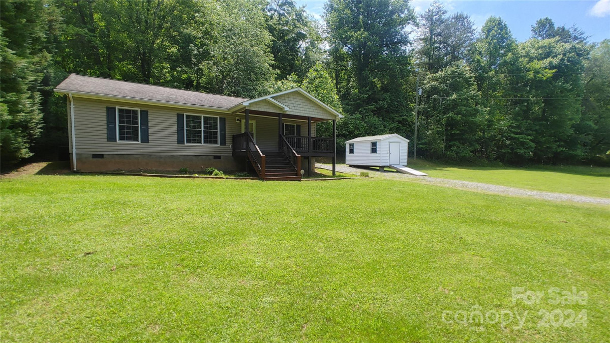 148 Red Dog Ln Whittier, NC 28789