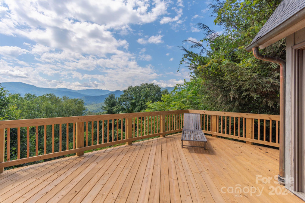 931 Scenic Cir Waynesville, NC 28786