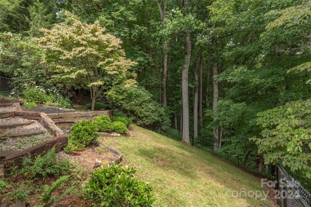 931 Scenic Cir Waynesville, NC 28786