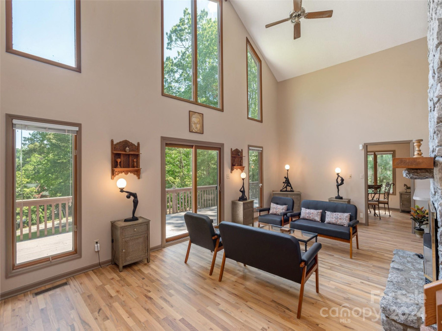 129 Adventure Trl Mills River, NC 28759