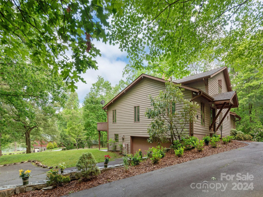 129 Adventure Trl Mills River, NC 28759