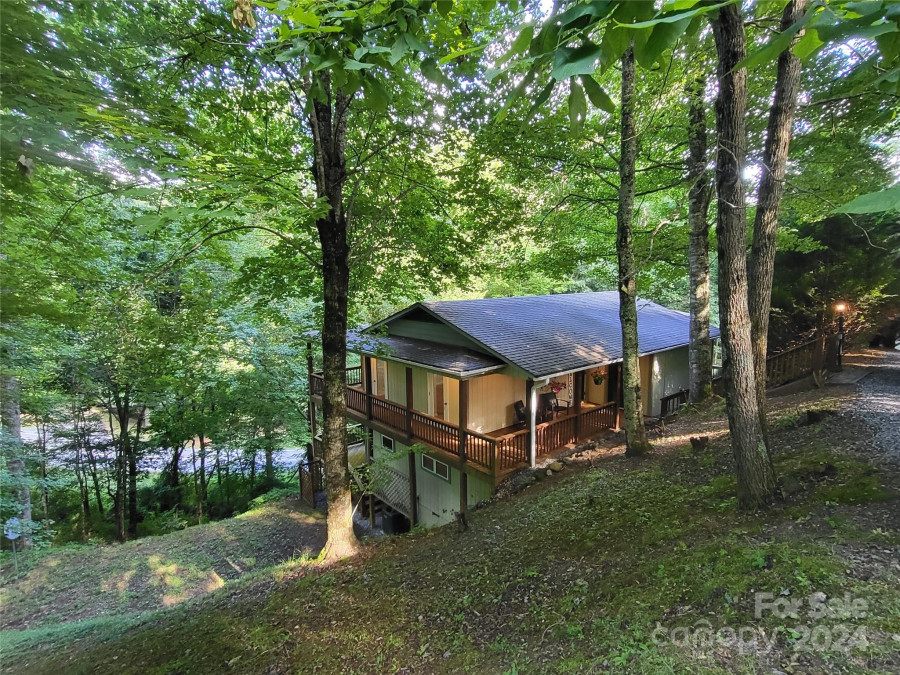 73 Hiking Trail Dr Burnsville, NC 28714