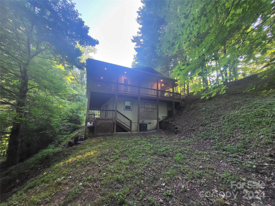 73 Hiking Trail Dr Burnsville, NC 28714