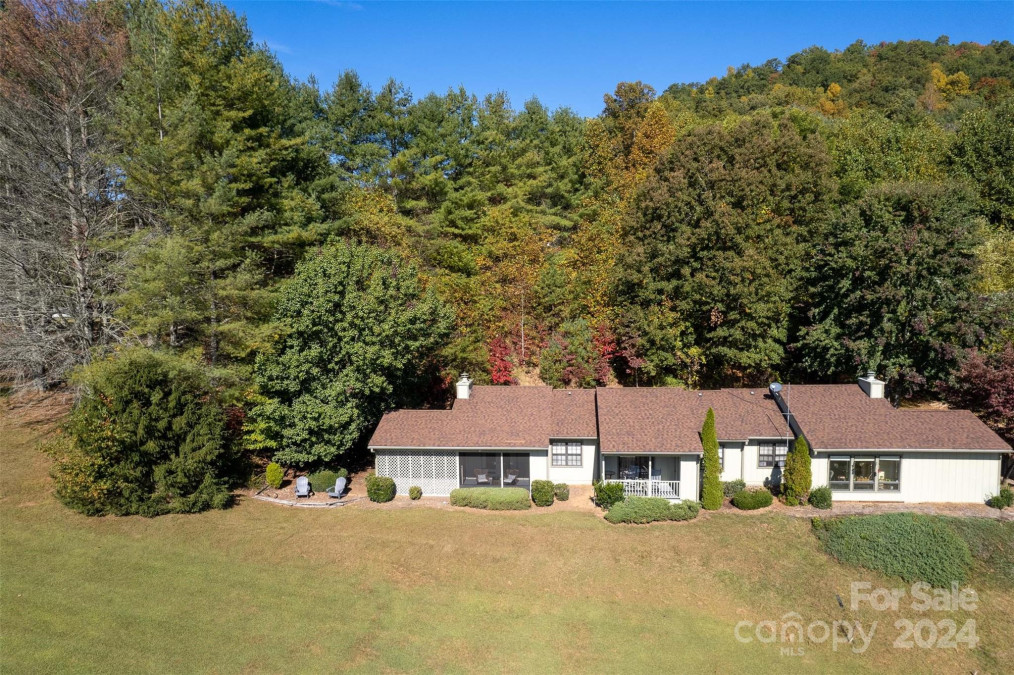 24 Mint Lake Ct Franklin, NC 28734