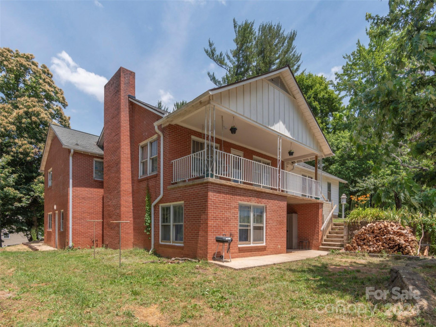 313 Peters Cove Rd Waynesville, NC 28786