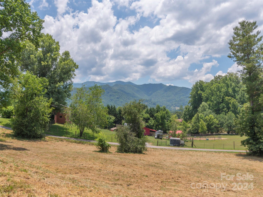 313 Peters Cove Rd Waynesville, NC 28786