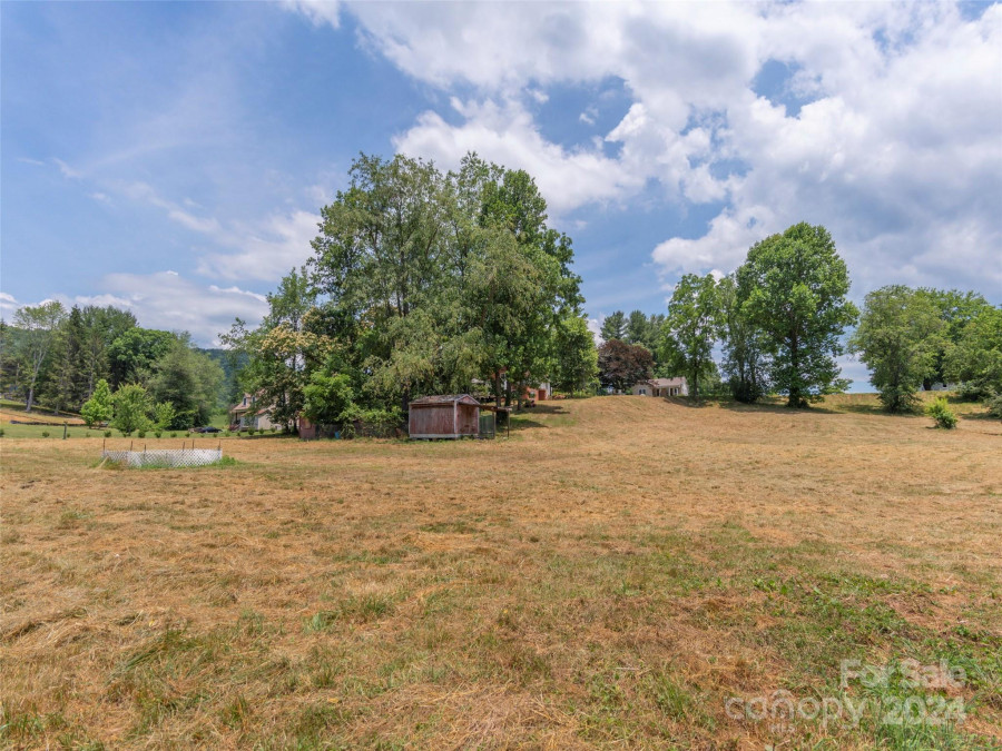 313 Peters Cove Rd Waynesville, NC 28786