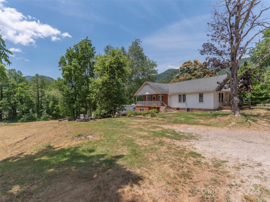 313 Peters Cove Rd Waynesville, NC 28786