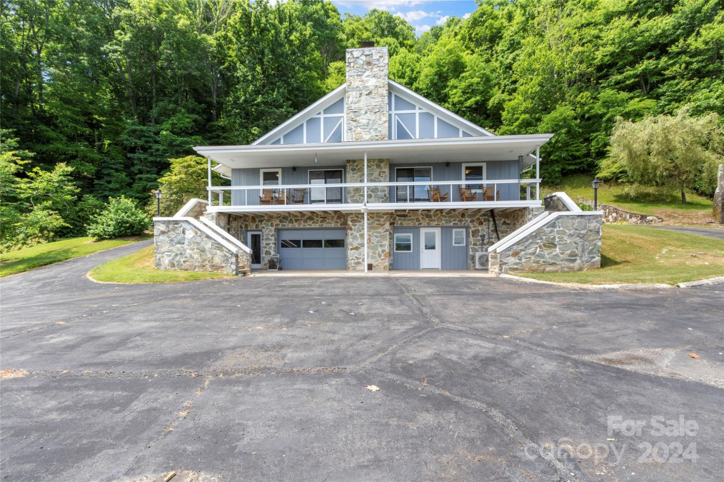 891 Moonshine Mountain Rd Burnsville, NC 28714