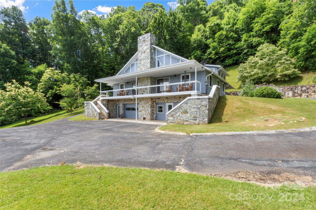 891 Moonshine Mountain Rd Burnsville, NC 28714