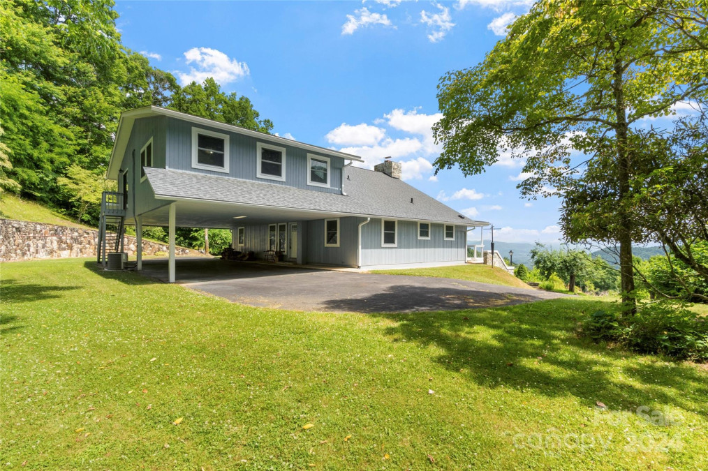 891 Moonshine Mountain Rd Burnsville, NC 28714