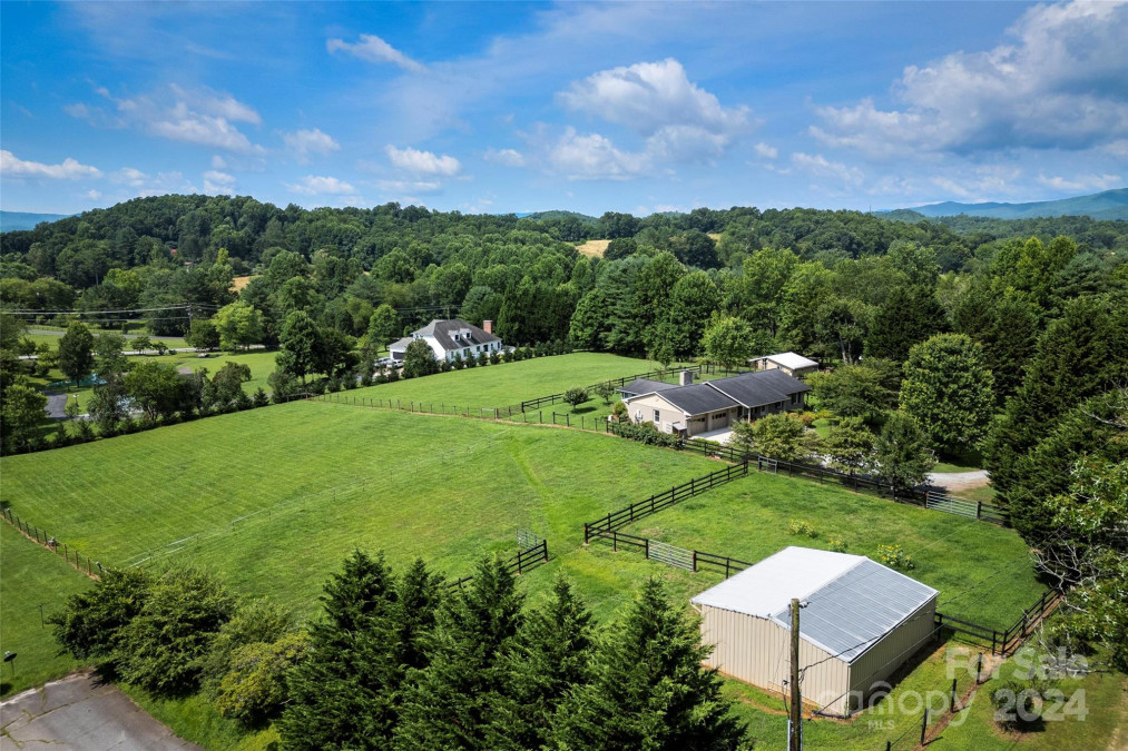 50 Lofty Pine Ln Mills River, NC 28759